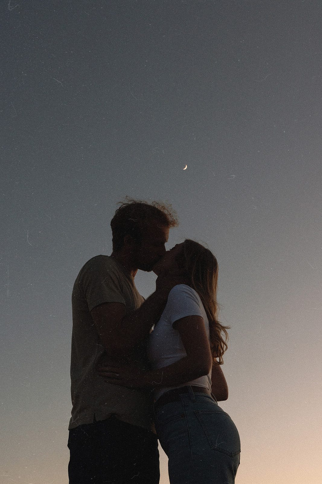 couple kissing in the moonlight