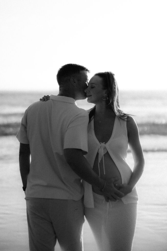 solana beach maternity photos in black and white