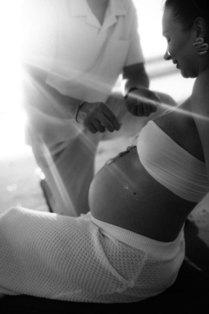 solana beach maternity photos in black and white
