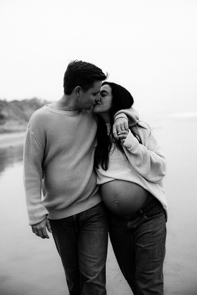 San Diego Maternity Session in black and white