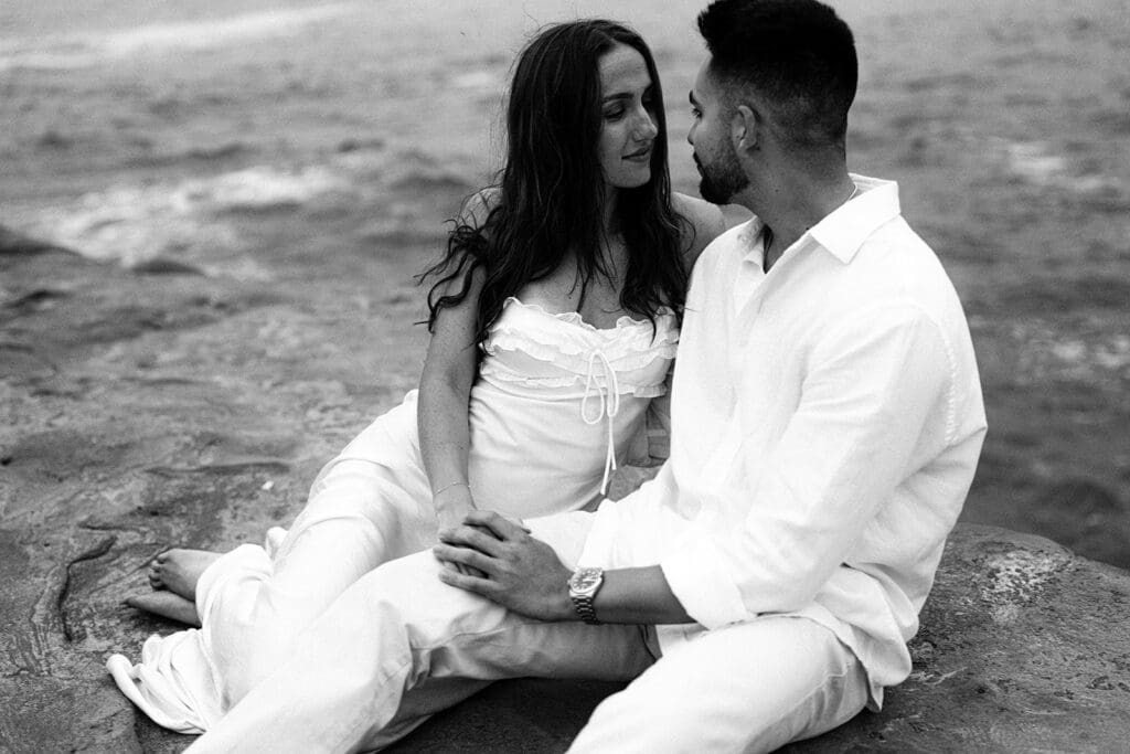 black and white engagement photos